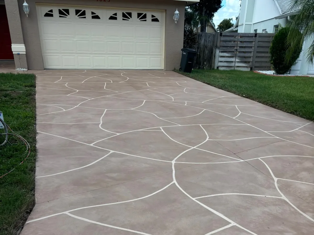 Finished gray driveway coating with charcoal border