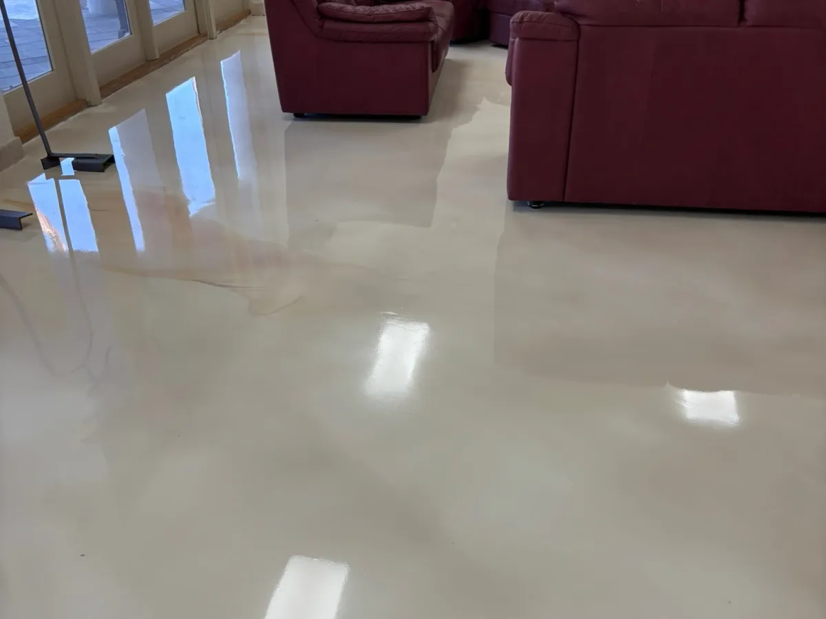 Smooth gray epoxy concrete floor coating