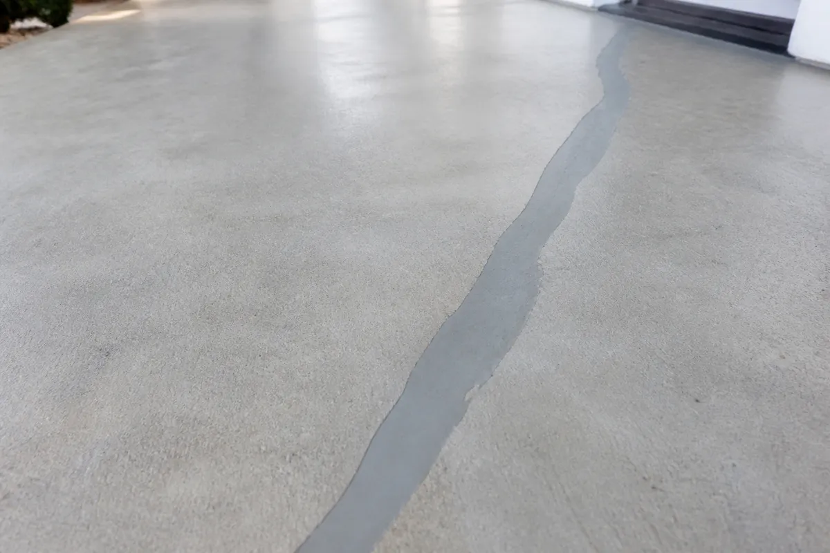 Filler before coating example for Concrete Crack Repairs